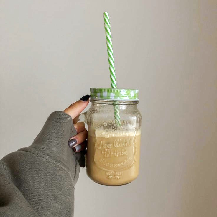 Vaso de vidrio con tapa de colores