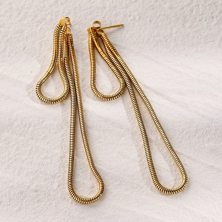 Aretes dorados colgantes